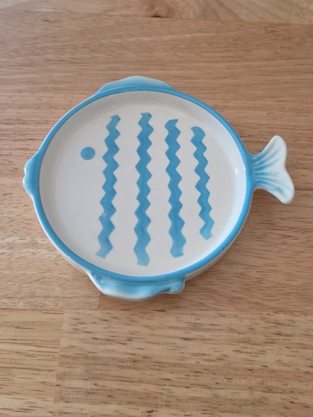 Dash Of That Blue Fish Round Dish Holder Ceramic Bathroom Soap Bar - Used